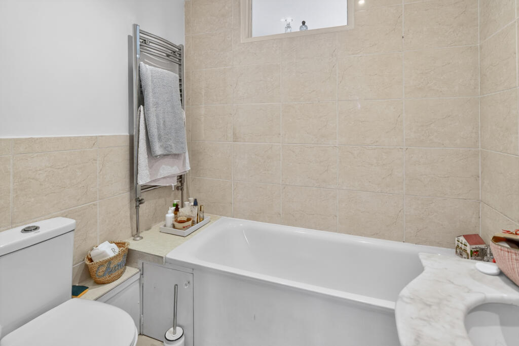 House in London - View 5