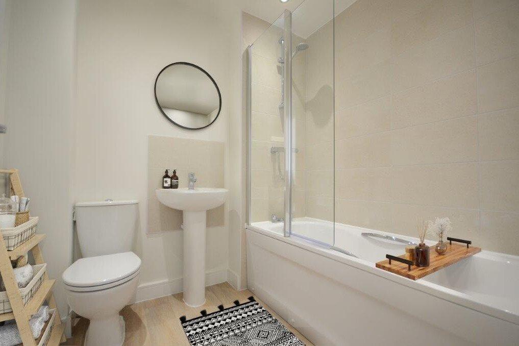 House in Leeds, Horsforth - More