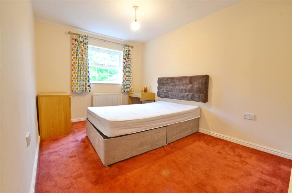 6 bedroom semi-detached house for rent