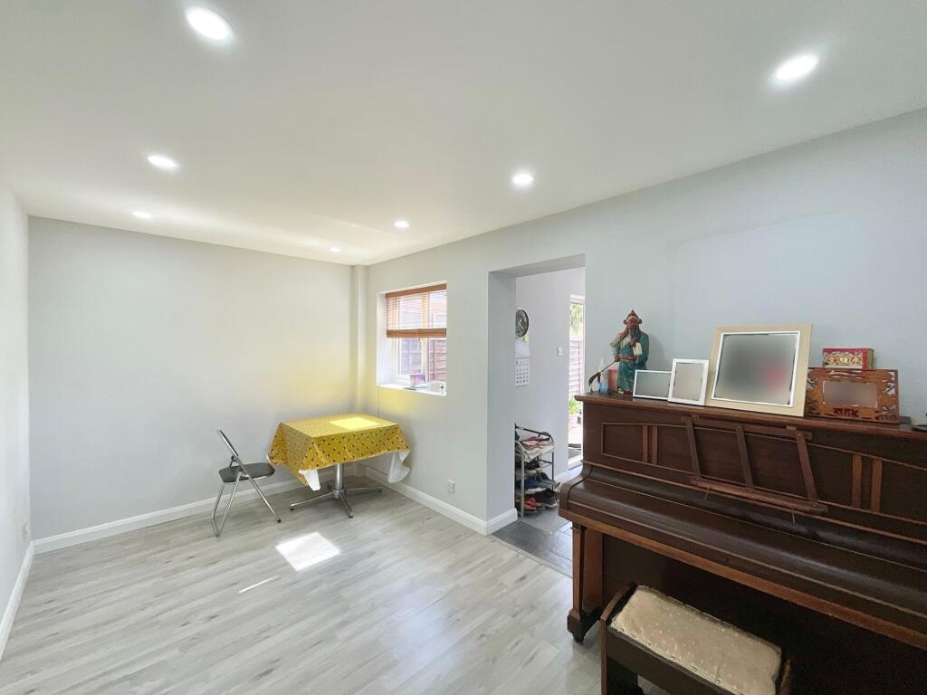 House in Nantwich, Kingsbourne - More