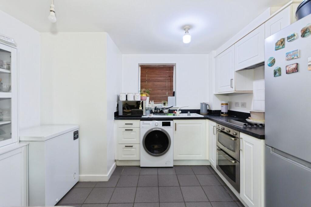 Apartment in Sandwell, West Midlands - View 5