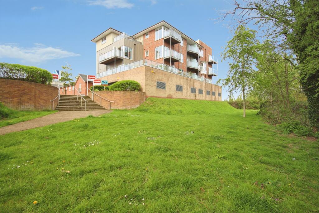 Apartment in Warwick