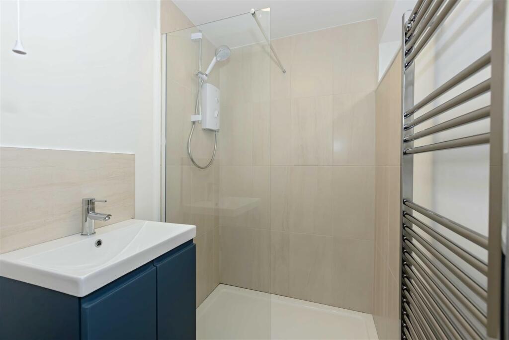 Apartment in Worthing, West Sussex - More