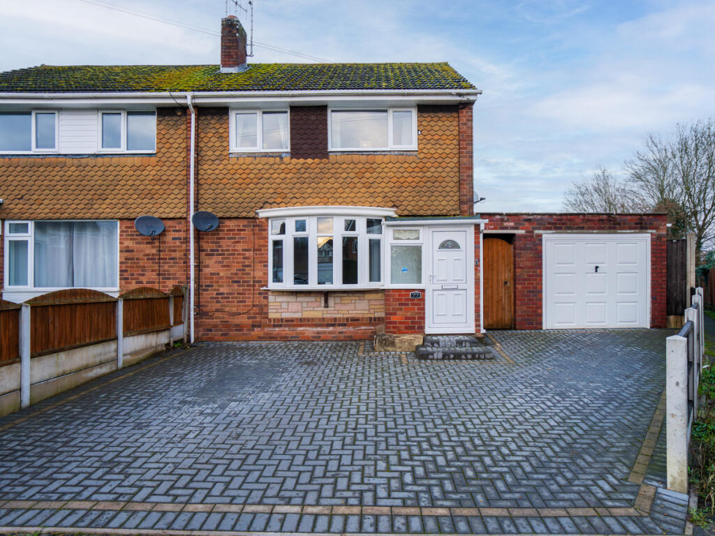 3-bed semi-detached on Prospect Road, Stourport-on-severn, DY13, £250,000