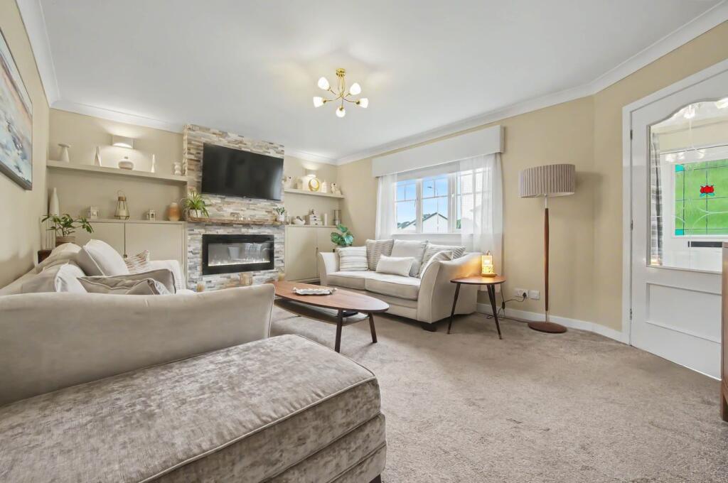 House in Kilmarnock, East Ayrshire - More