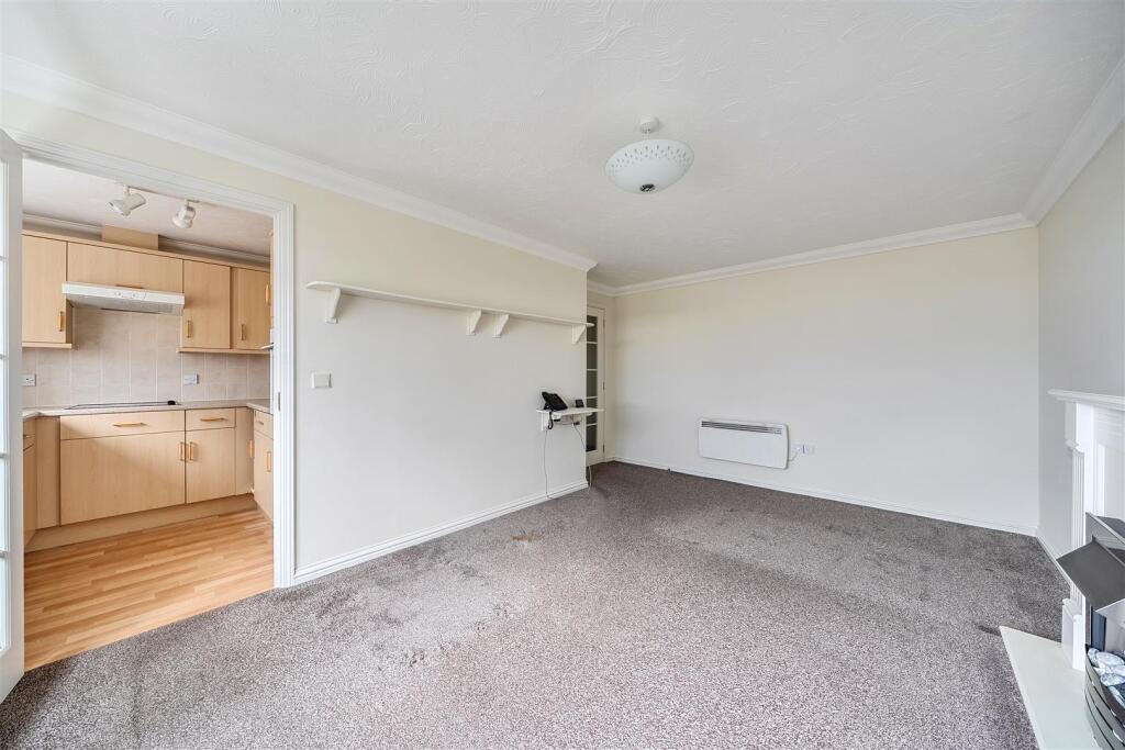 Apartment in Southampton - View 5