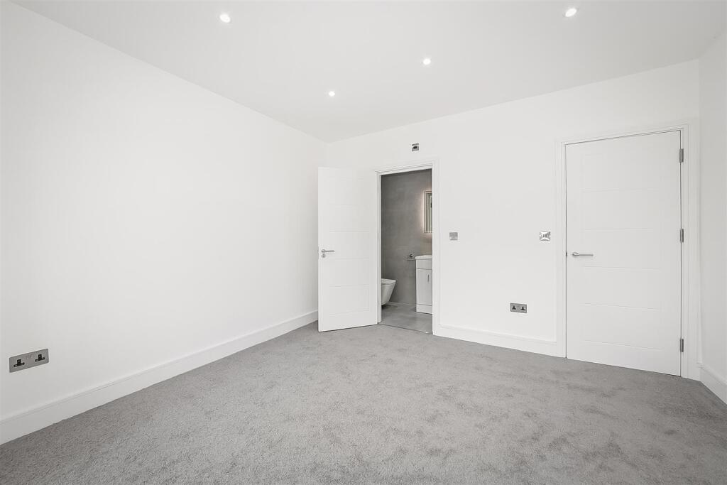 Apartment in Croydon - View 5