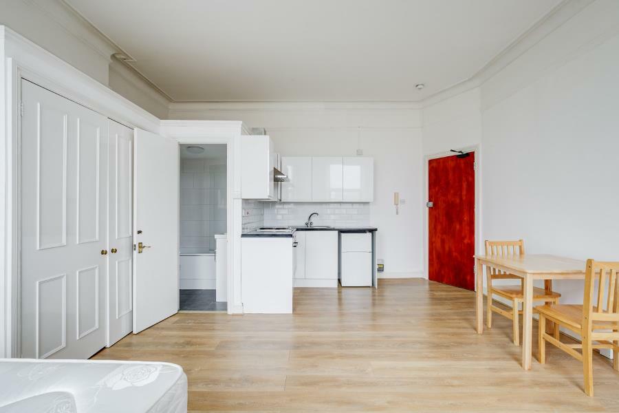 Studio flat for rent