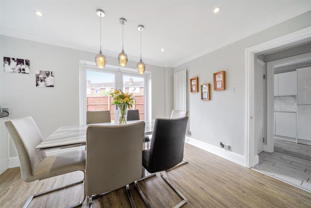 House in Hart, Yateley - View 4