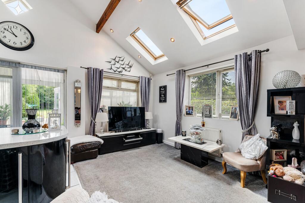 Upton Lane, Widnes, WA8 - Więcej