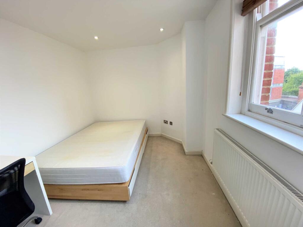 Apartment in Canterbury - View 4