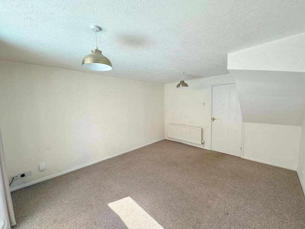 Sycamore Drive, Desborough, NN14 photo 4