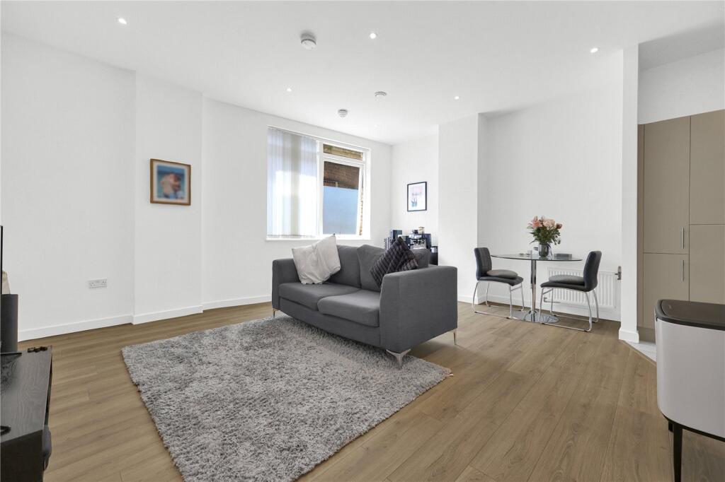 Main image of property: Vitruvian Court, E14