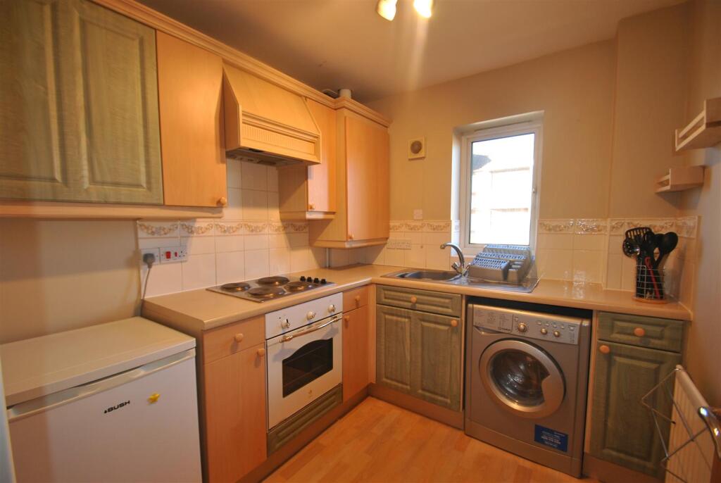 Apartment in Doncaster, Lakeside - View 2