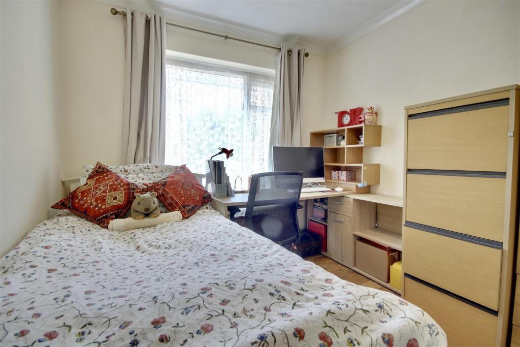 House in Havant, Hampshire - View 5