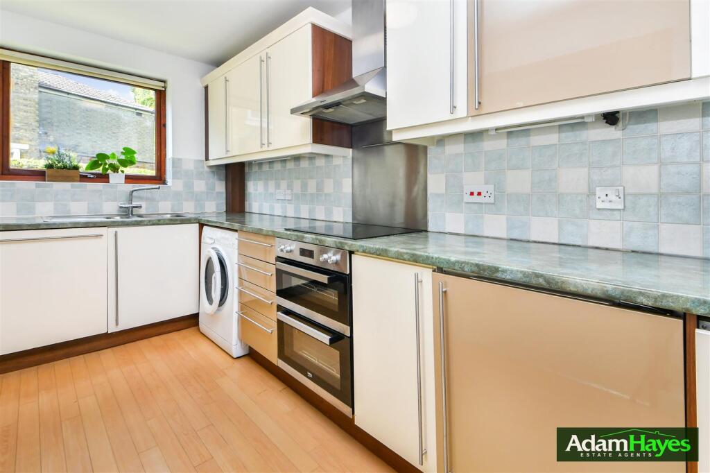 Apartment in London, Fallow Corner - More