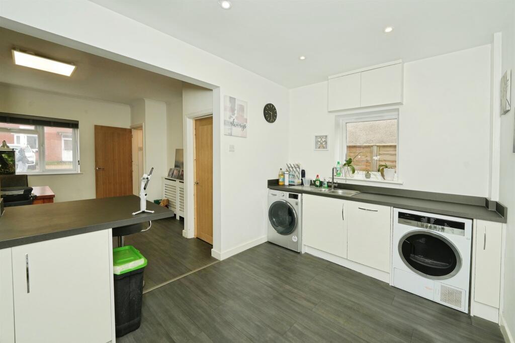House in Newport - View 4