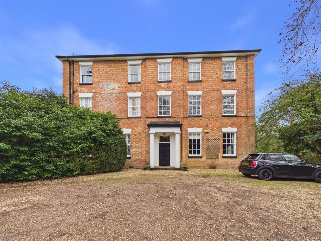 Main image of property: Stratford Road, Ettington