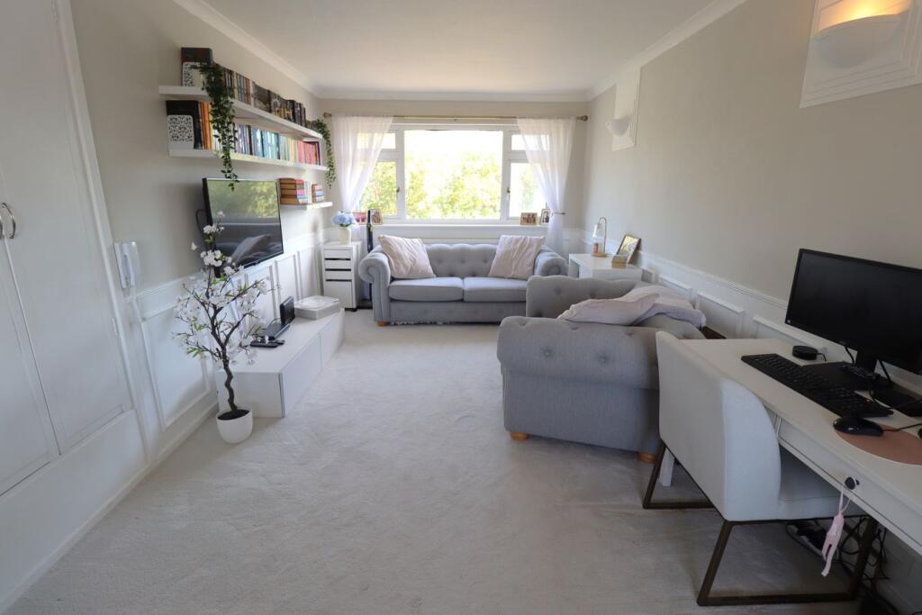 Apartment in Castle Point, Thundersley - View 4