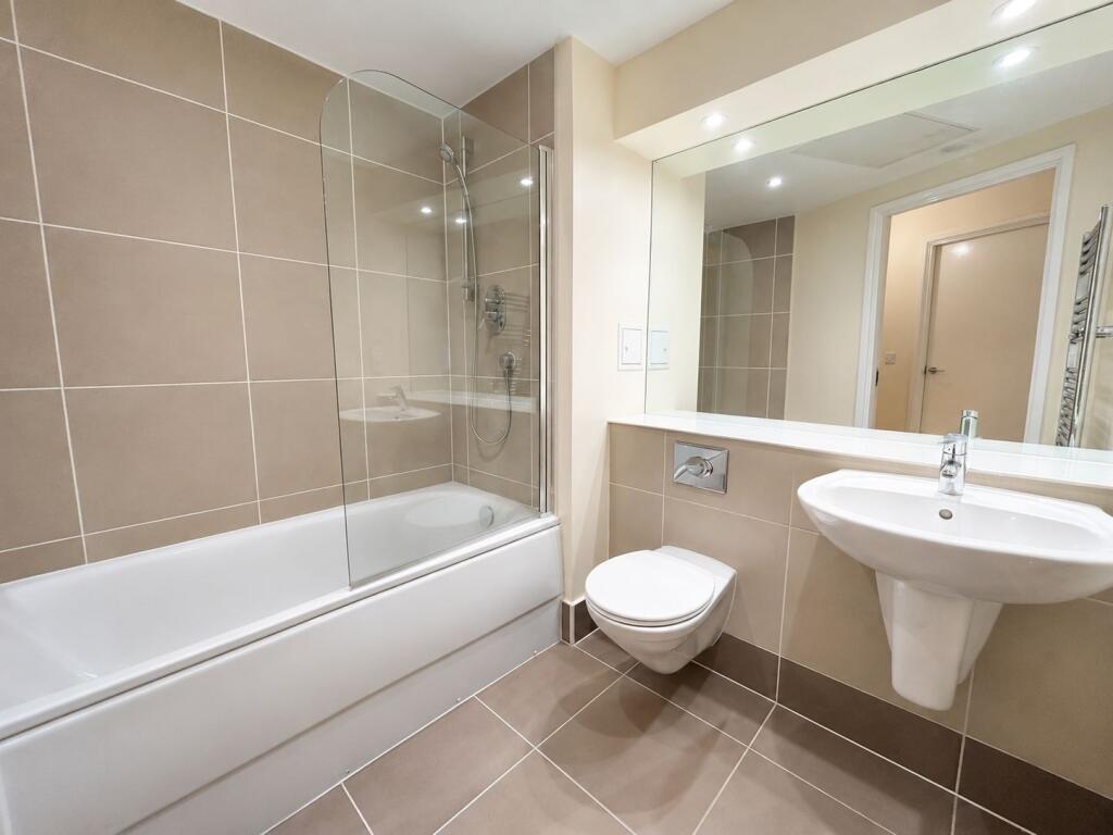 Apartment in Leeds, West Yorkshire - More