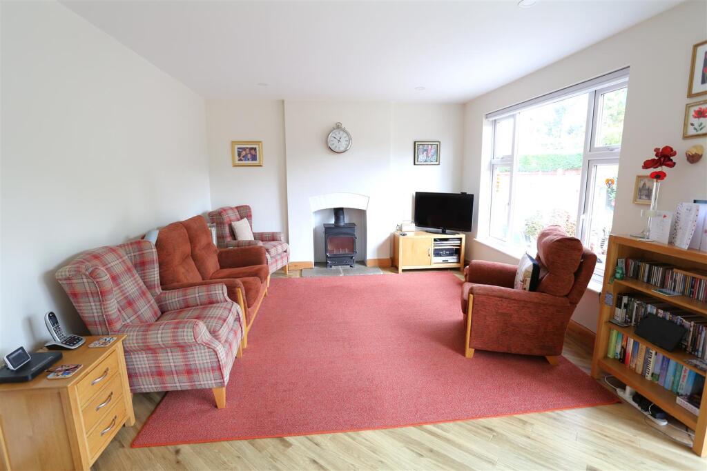 House in Epsom, Stoneleigh - View 5