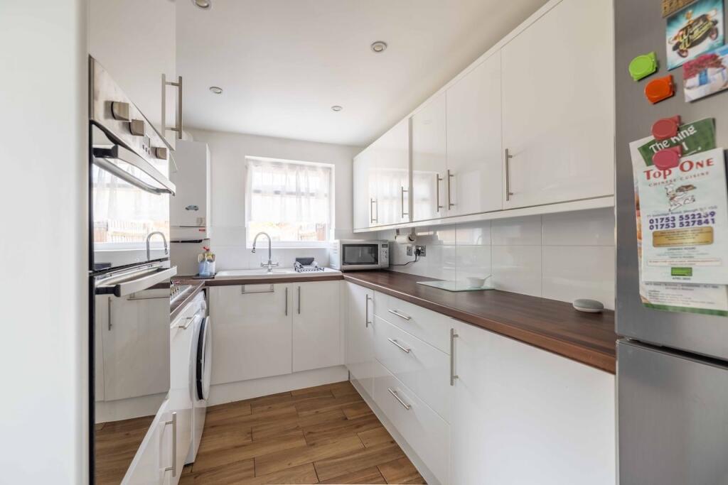 House in Slough - View 5