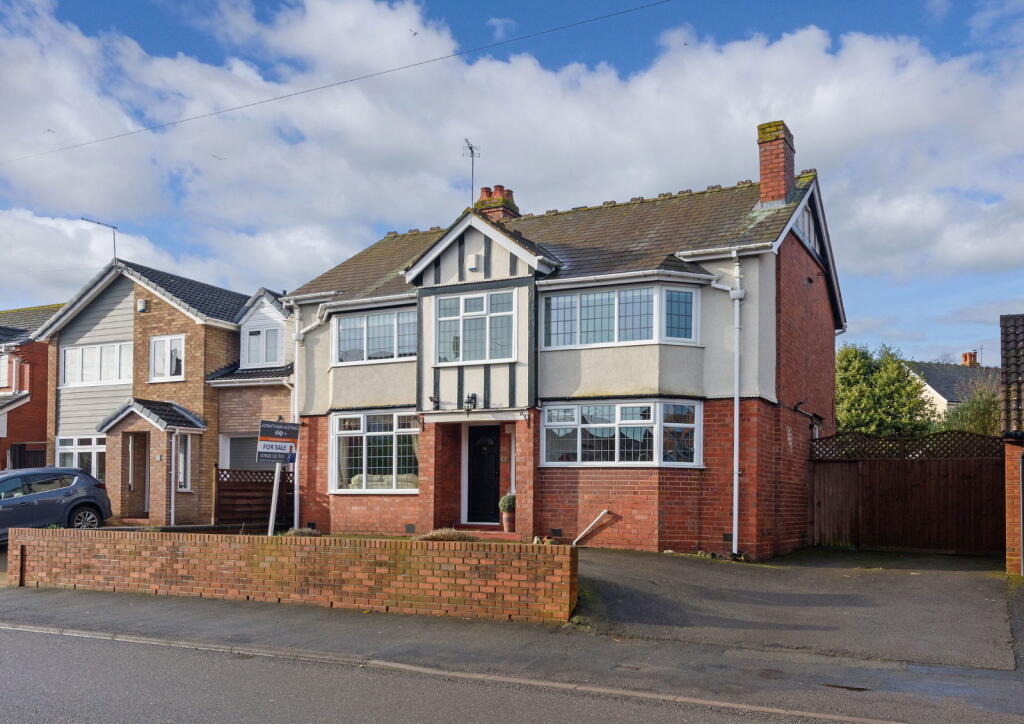4-bed detached on Eggington Road, Stourbridge, DY8 4QJ, £525,000