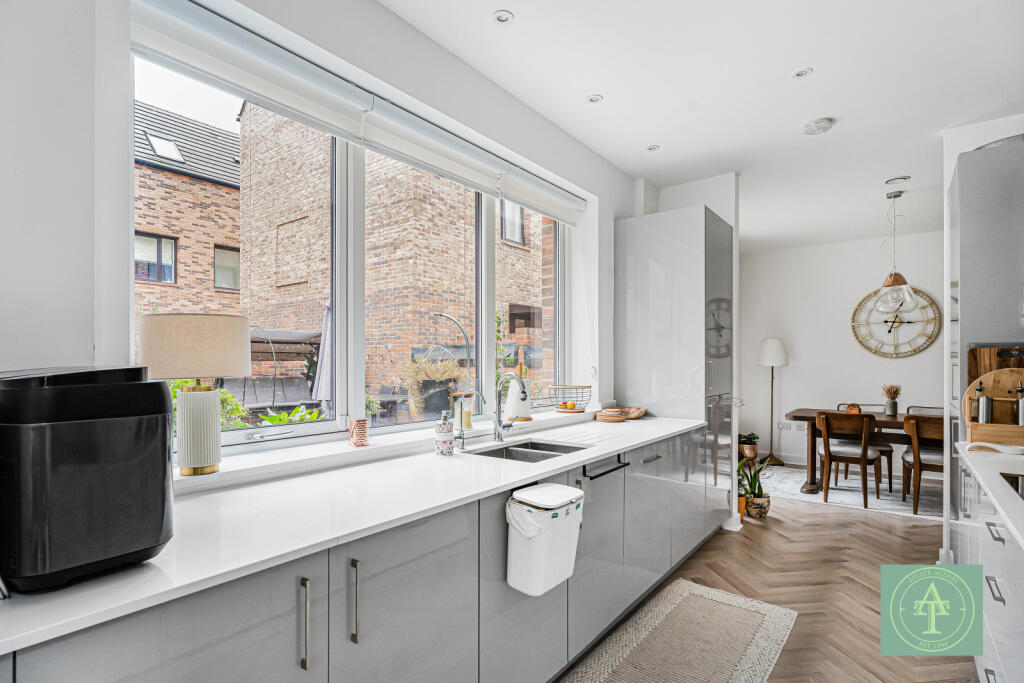 House in London, Edmonton - More