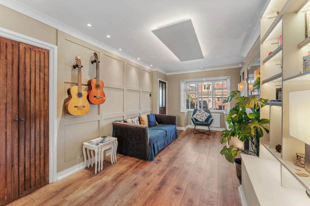 House in Leigh, Bedford - View 2