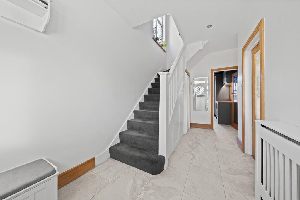 House in Sutton - More