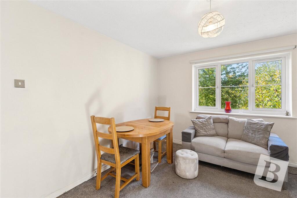 Chase End, Chaseway, Basildon, Essex, SS16 photo 4