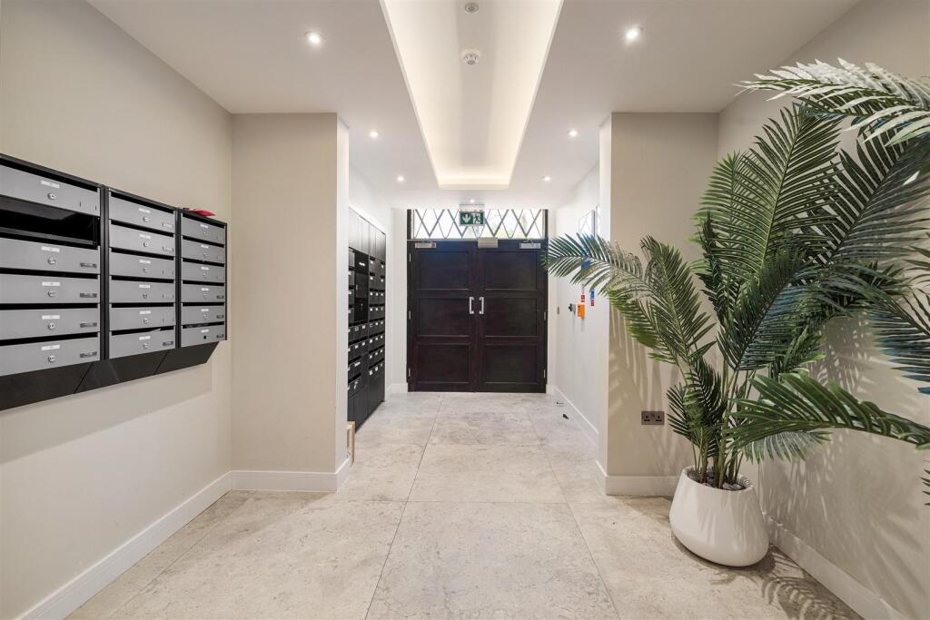 Apartment in London, Leytonstone - More