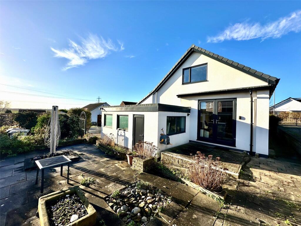 Main image of property: Redhill Crescent, Tingley, Wakefield, West Yorkshire, WF3