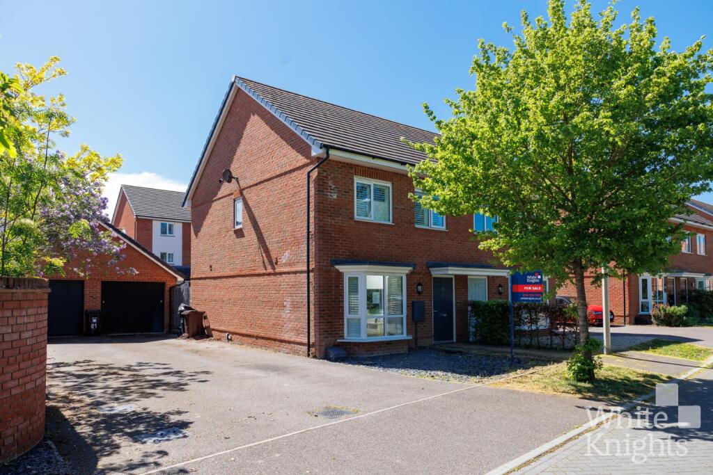 Main image of property: Peartree Walk, Spencers Wood, Reading, Berkshire, RG7 1TQ