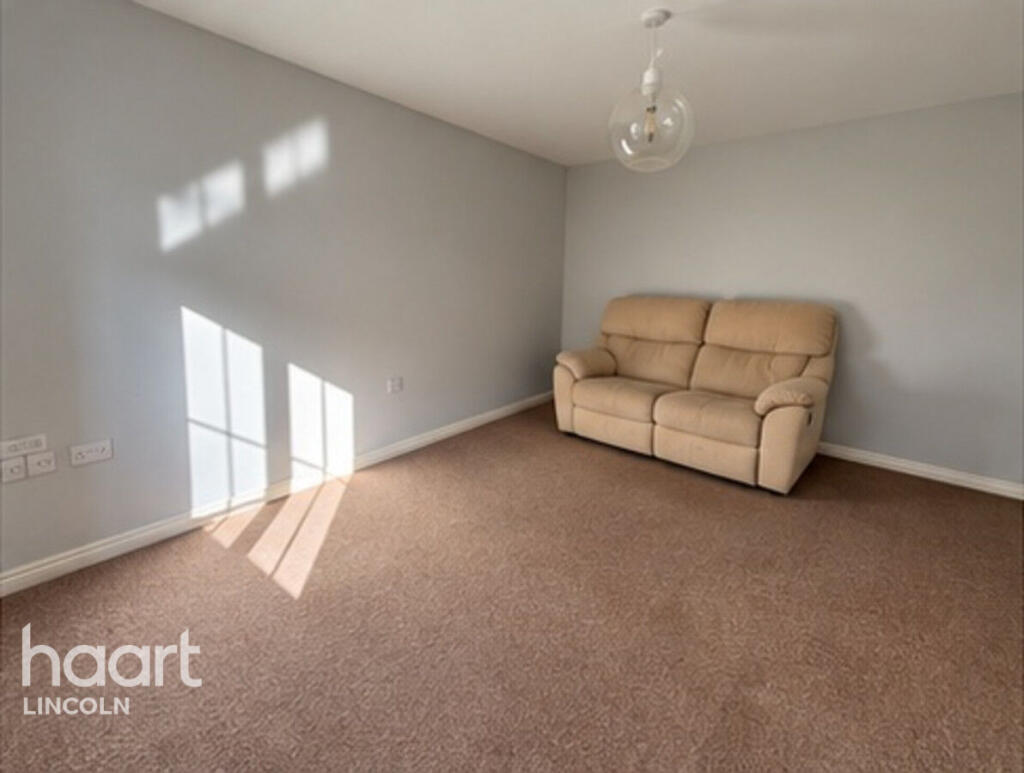 Kingfisher Drive, Market Rasen photo 3