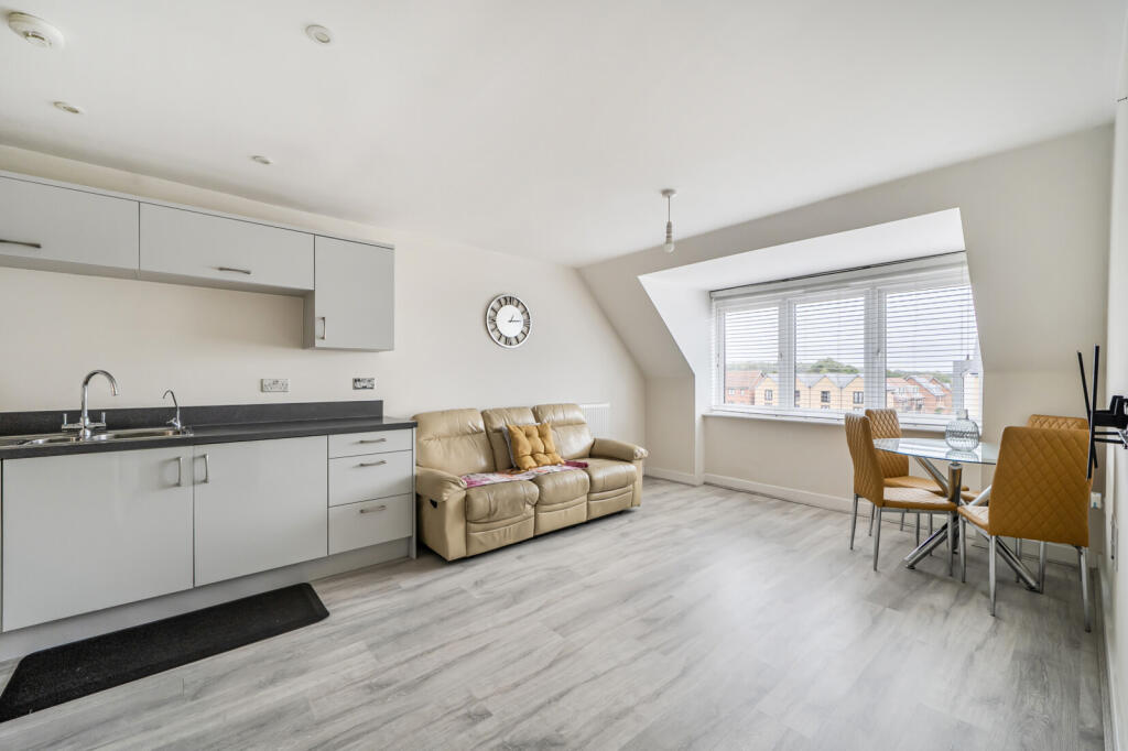 Apartment in Reading - View 2