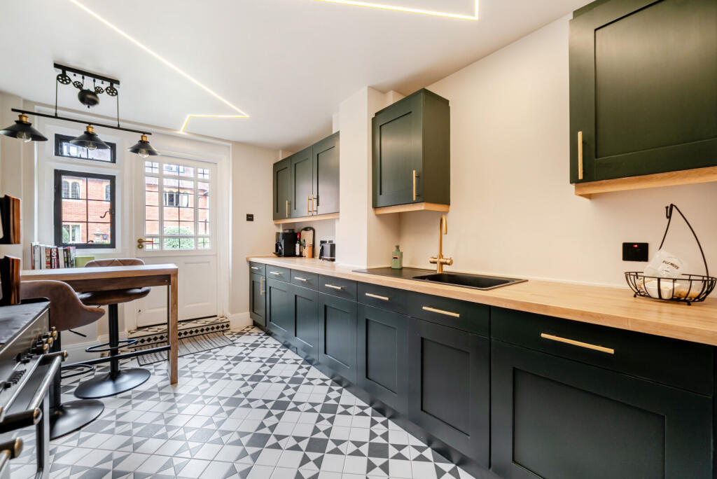 Apartment in Guildford - View 5