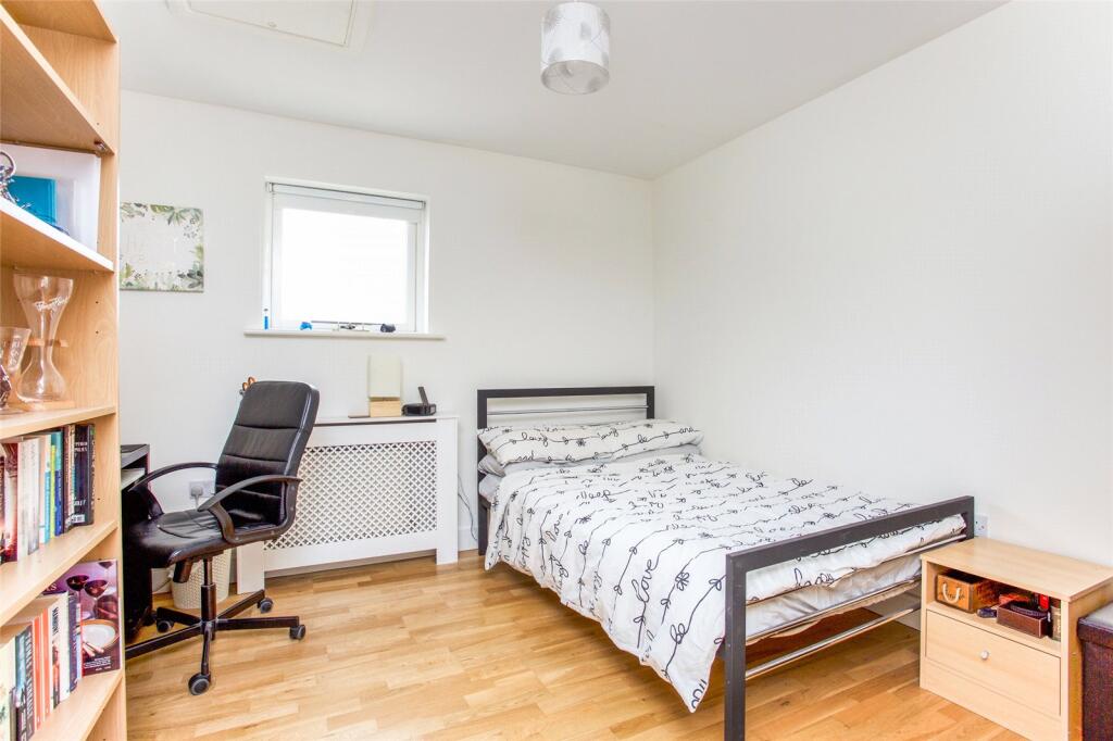 House in Bracknell, The Parks, Birch Hill - More