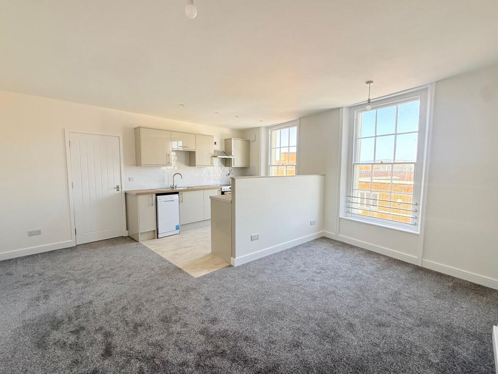 Apartment in Taunton, North Town - View 3