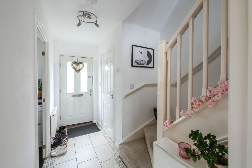 House in Reigate and Banstead, Earlswood - View 3