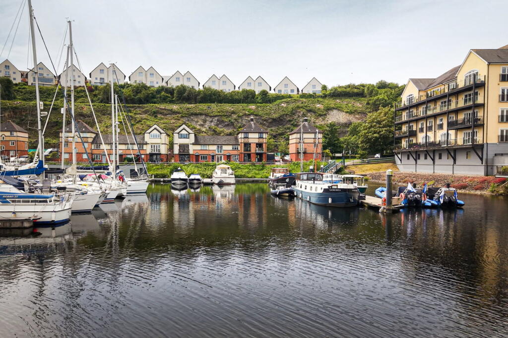 Main image of property: Plas Glen Rosa,Penarth,CF64 1TS