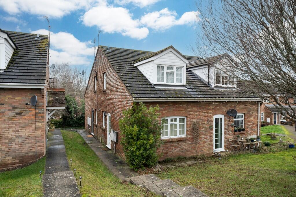 Main image of property: Hunters Close, Tring, Hertfordshire, HP23 5QB