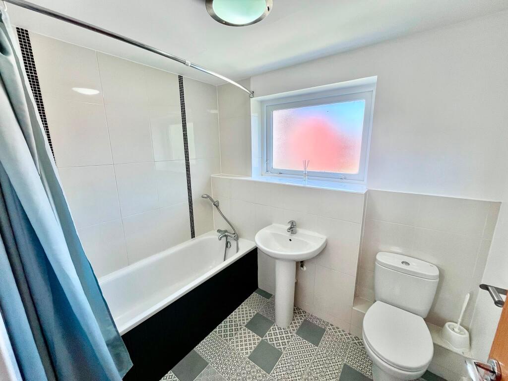 House in Newport Pagnell, Tickford End - More