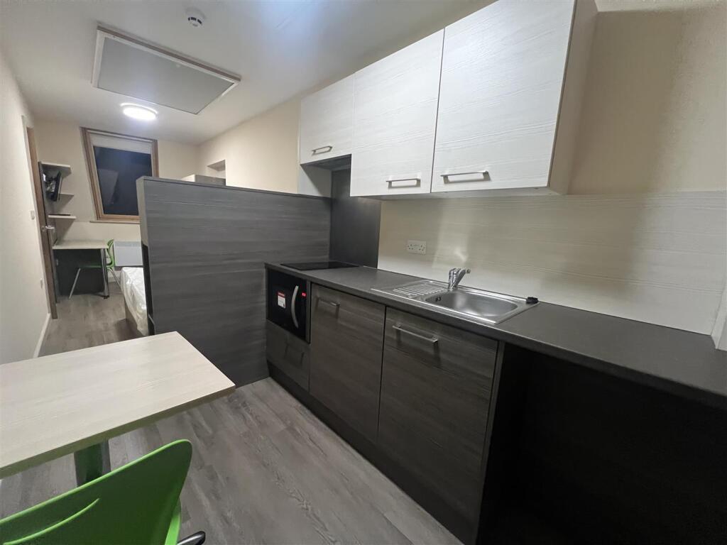 Main image of property: Hounds Gate, Nottingham