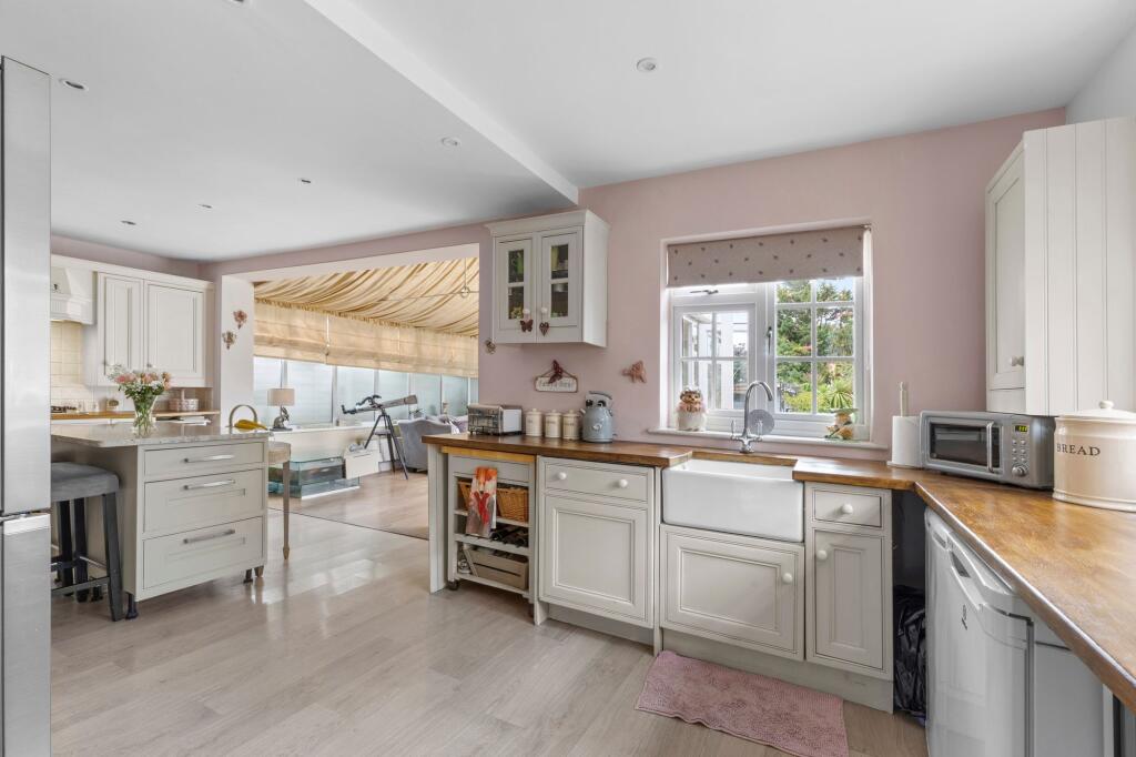 Chapman Lane, Flackwell Heath, HP10 photo 4
