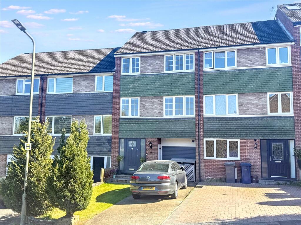 Main image of property: South Close, Barnet, EN5