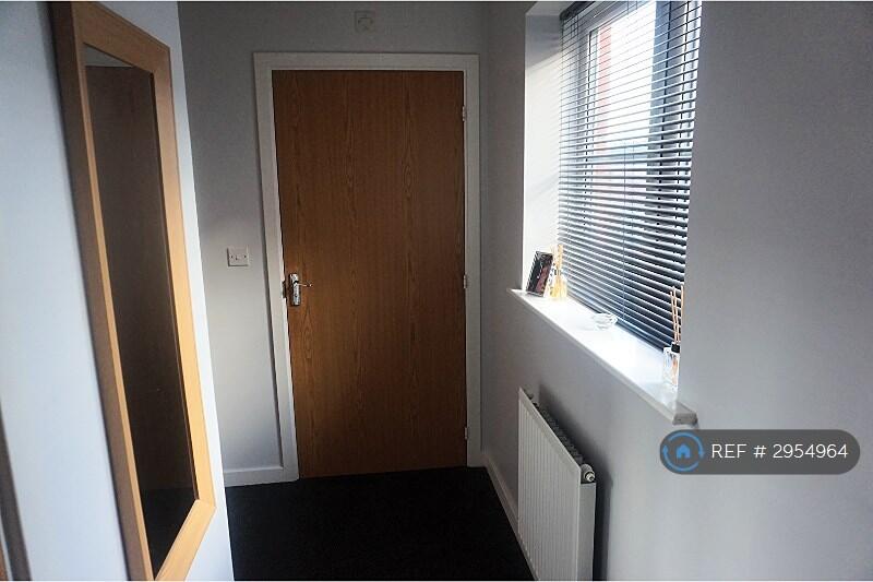 Apartment in Sandwell, West Midlands - More