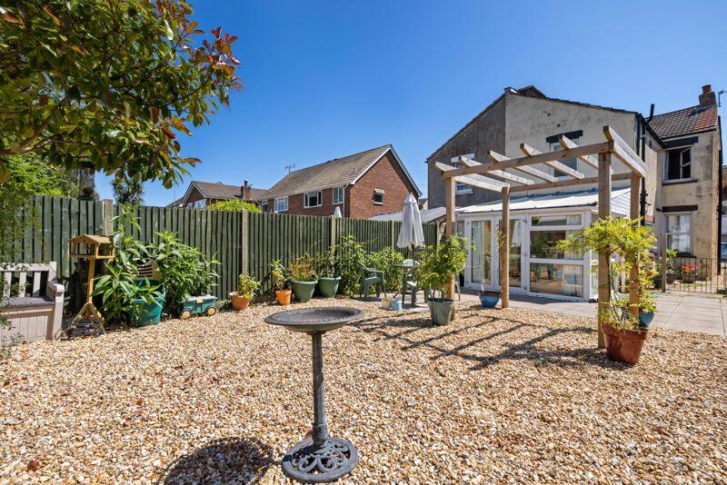 Kingsham Avenue, Chichester photo 2