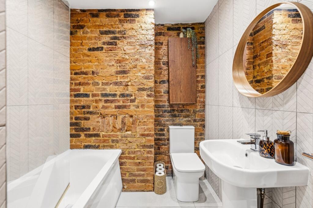 House in Burgess Hill, World's End - More