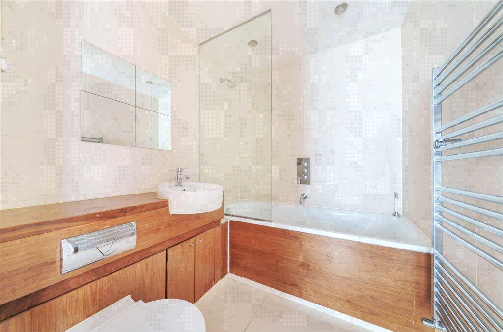 Apartment in Ilford - More